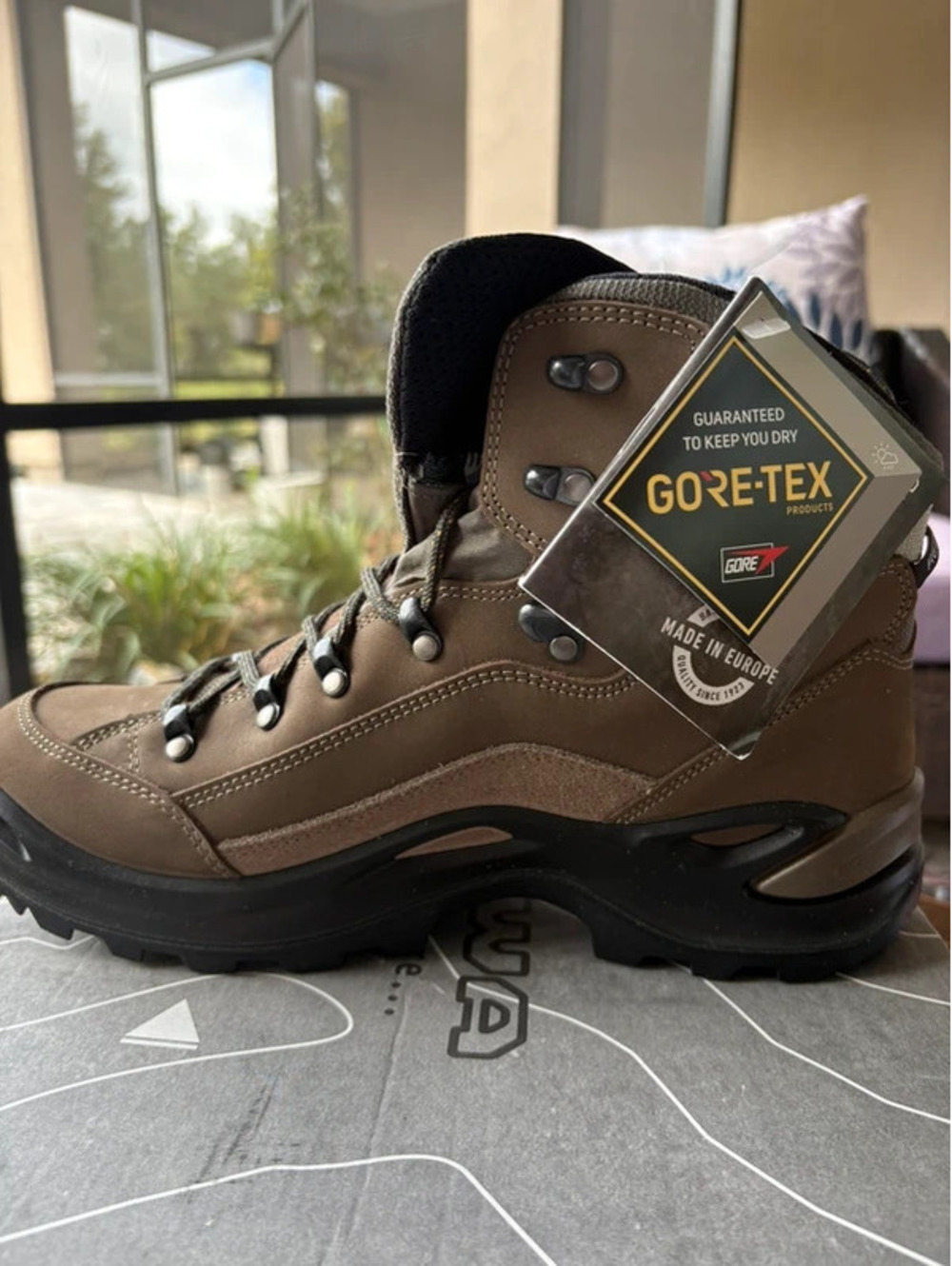 LOWA Renegade GTX Mid Women’s Hiking Boots 10.5 Wide Gore-Tex Stone NEW